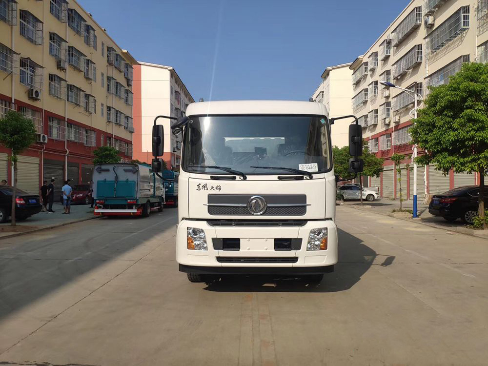 國六東風(fēng)天錦干濕兩用掃路車（12立方）